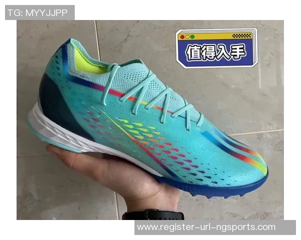 大脚趾上翘设计的足球鞋助力运动员提升场上表现与舒适度